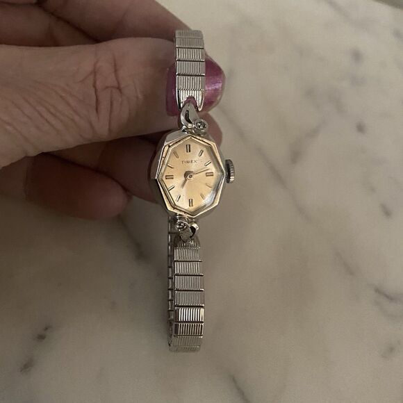 Timex Women's Watch Silver Toned Stretch Band Vintage Wind Up Dainty - Picture 10 of 10